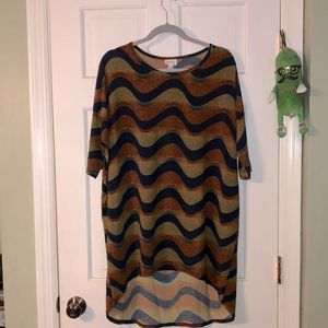 LulaRoe Large Wavy Patterned Irma Highlow Tunic Top